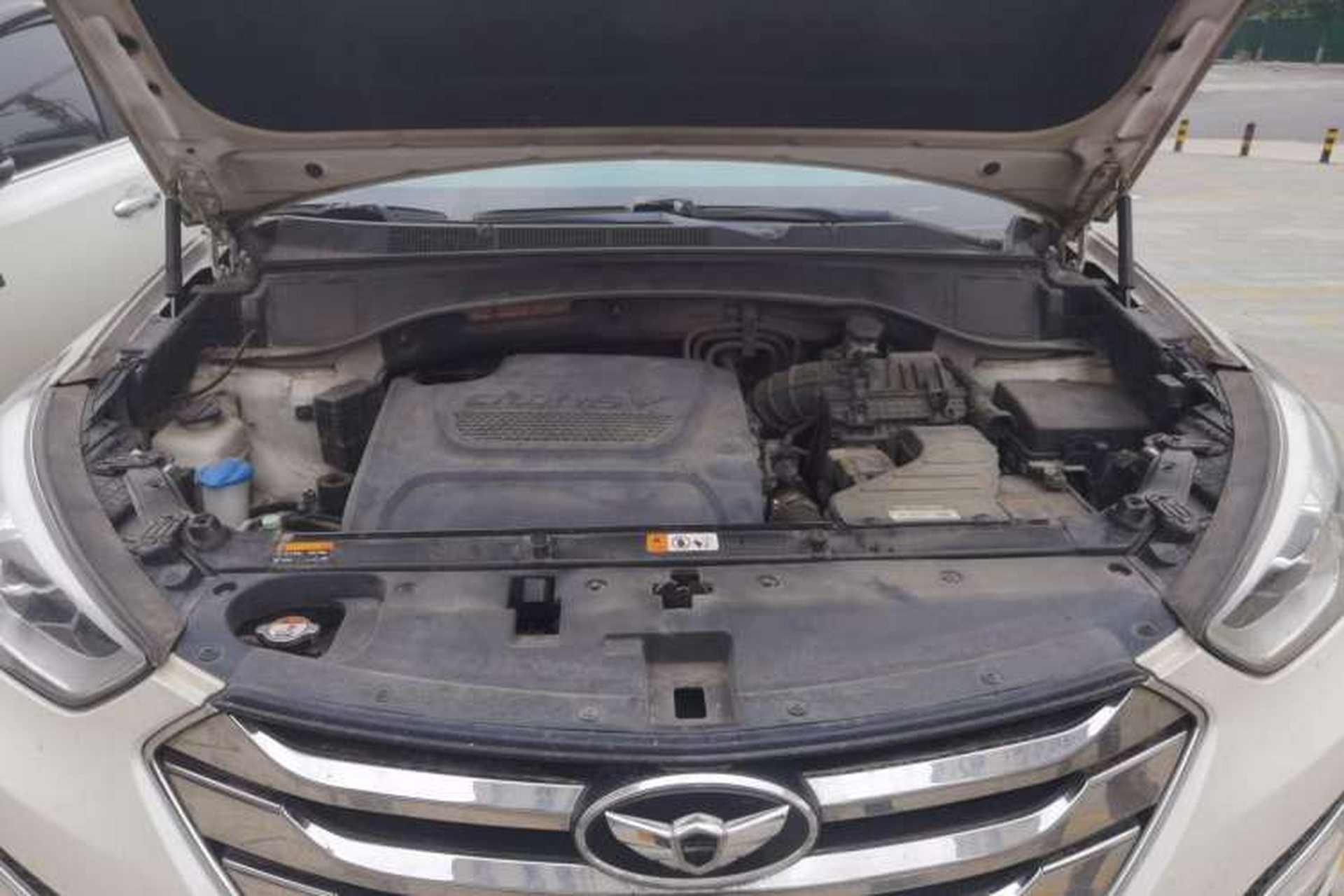 Used Hyundai 2013 2.2T 4x4 Luxury Edition 7-Seater Engine Bay