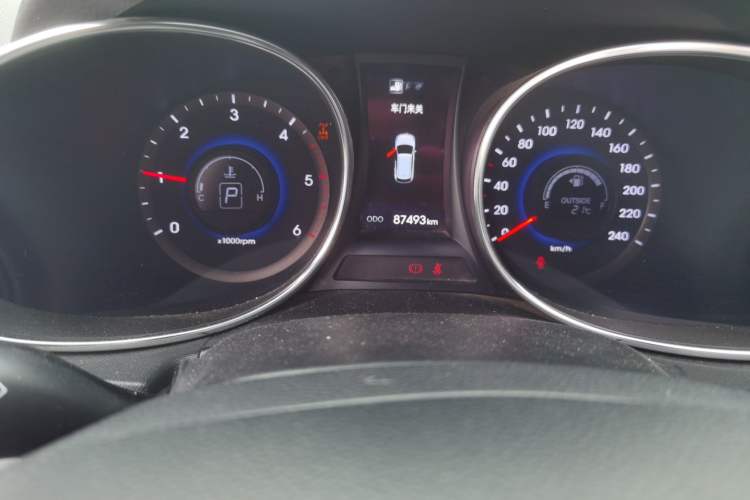 Used Hyundai 2013 2.2T 4x4 Luxury Edition 7-Seater Odometer Close Up