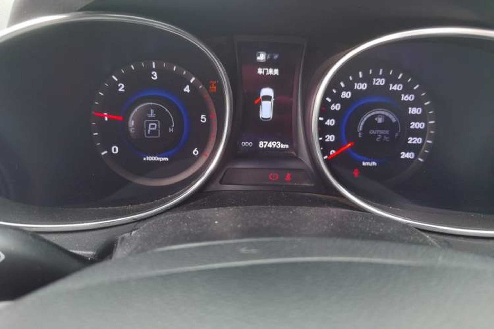 Used Hyundai 2013 2.2T 4x4 Luxury Edition 7-Seater Odometer Close Up