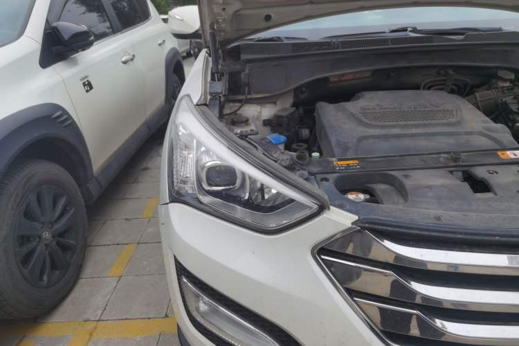 Used Hyundai 2013 2.2T 4x4 Luxury Edition 7-Seater Right Front Headlight