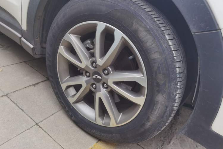 Used Hyundai 2013 2.2T 4x4 Luxury Edition 7-Seater Right Front Wheel Hub
