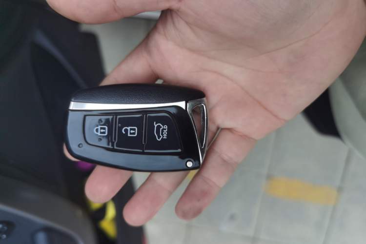 Used Hyundai 2013 2.2T 4x4 Luxury Edition 7-Seater Vehicle Key