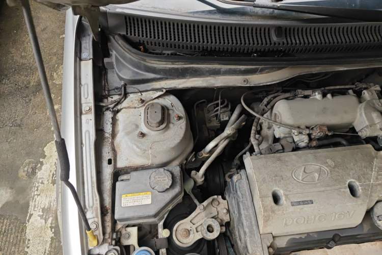 Used Hyundai Accent 2006 1.4 Automatic Comfort Model Engine Bay Right