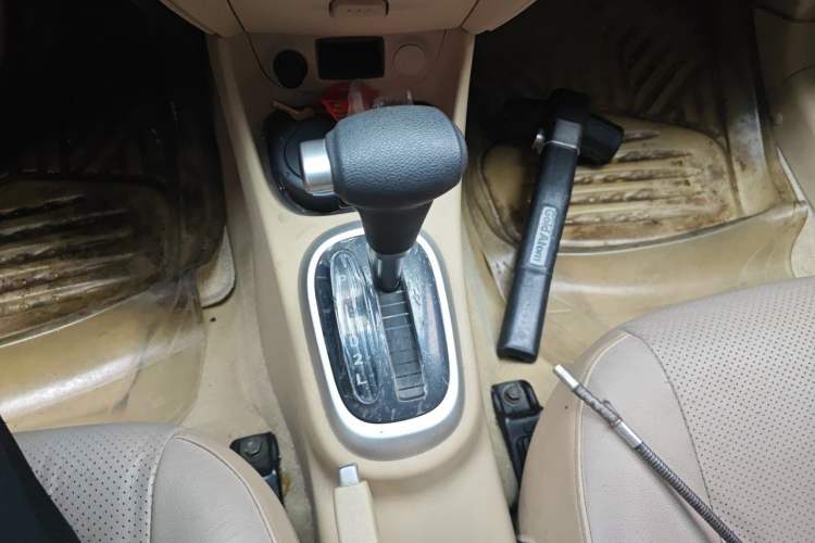 Used Hyundai Accent 2006 1.4 Automatic Comfort Model Gear Lever