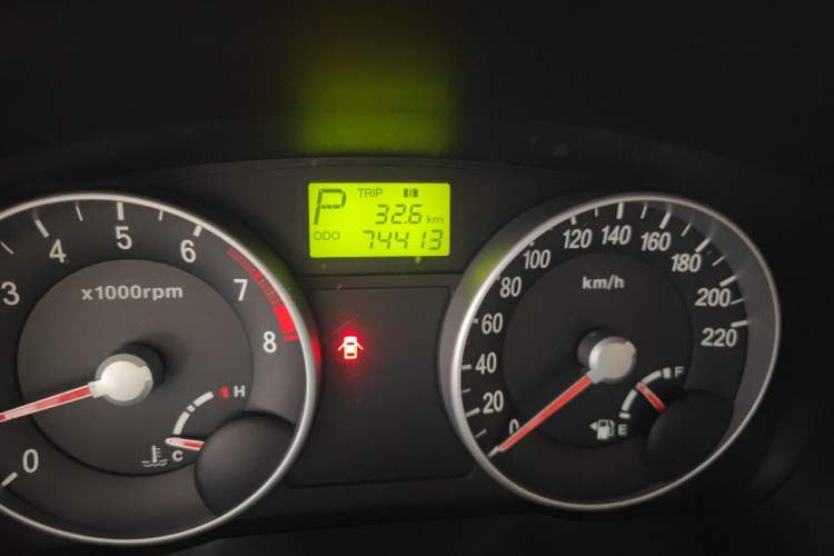 Used Hyundai Accent 2006 1.4 Automatic Comfort Model Odometer Close Up