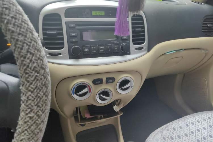 Used Hyundai Accent 2008 1.4 Manual Comfort Edition Audio And AC Panel