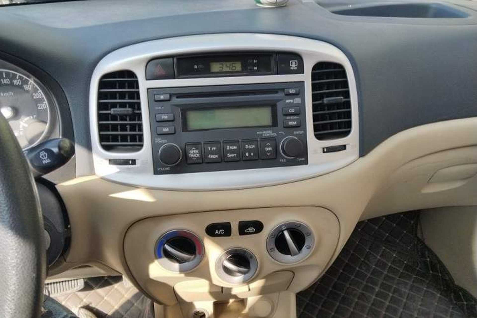 Used Hyundai Accent 2008 1.4 Automatic Comfort Edition Audio And AC Panel