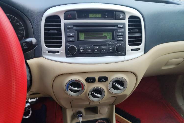 Used Hyundai Accent 2008 1.4 Manual Comfort Edition Audio And AC Panel