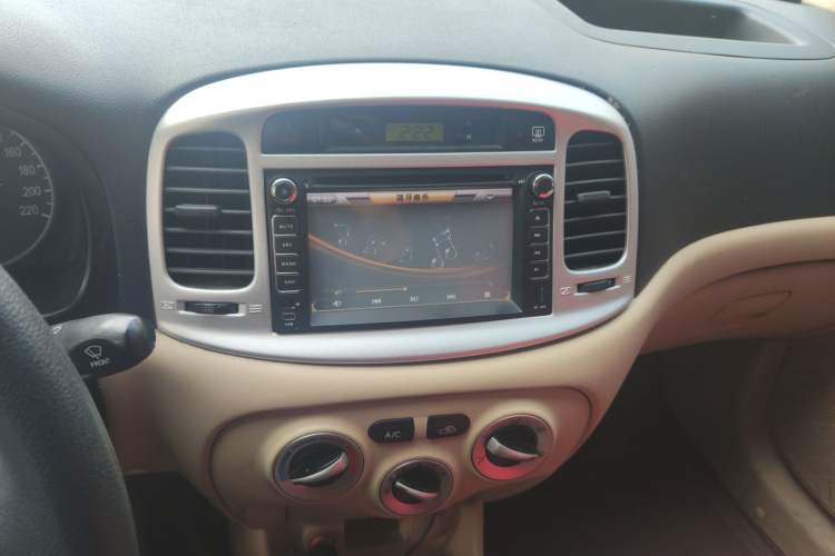 Used Hyundai Accent 2008 1.4 Manual Comfort Edition Audio And AC Panel