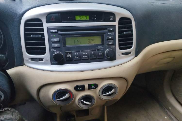 Used Hyundai Accent 2008 1.4 Manual Comfort Edition Audio And AC Panel