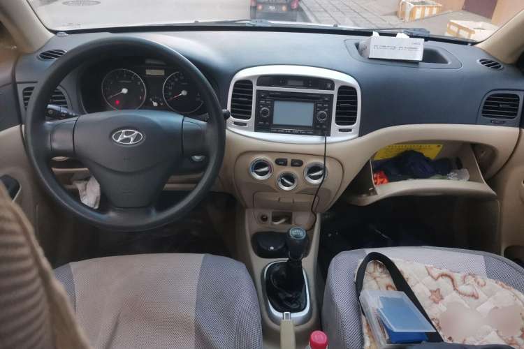 Used Hyundai Accent 2008 1.4 Manual Comfort Edition Center Console