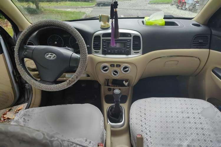 Used Hyundai Accent 2008 1.4 Manual Comfort Edition Center Console