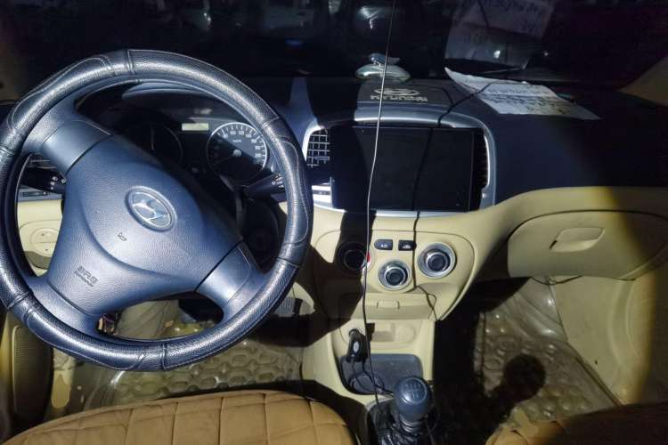 Used Hyundai Accent 2008 1.4 Manual Comfort Edition Center Console