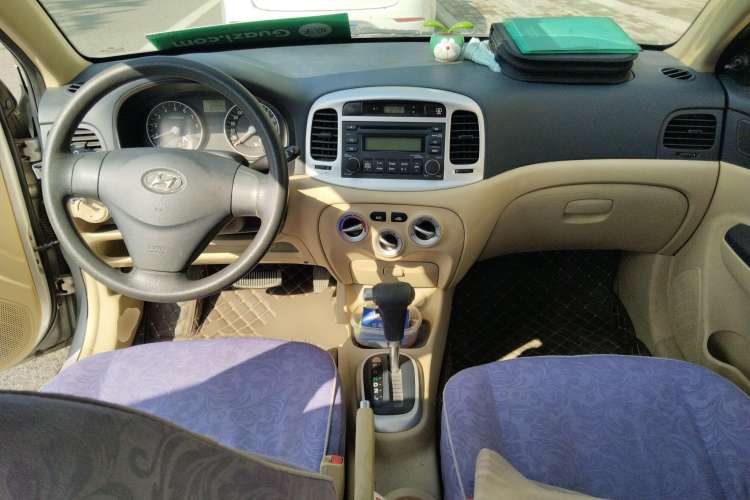 Used Hyundai Accent 2008 1.4 Automatic Comfort Edition Center Console