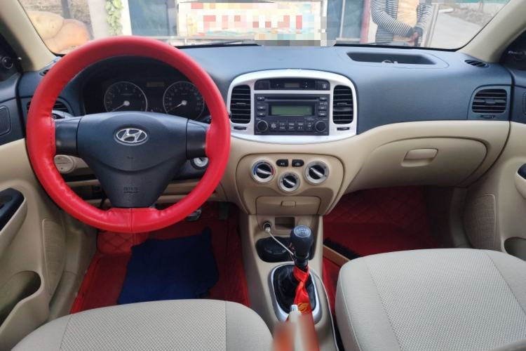 Used Hyundai Accent 2008 1.4 Manual Comfort Edition Center Console