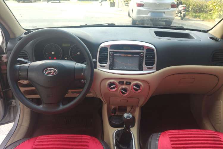 Used Hyundai Accent 2008 1.4 Manual Comfort Edition Center Console