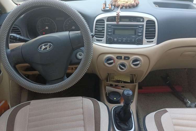 Used Hyundai Accent 2008 1.4 Manual Comfort Edition Center Console