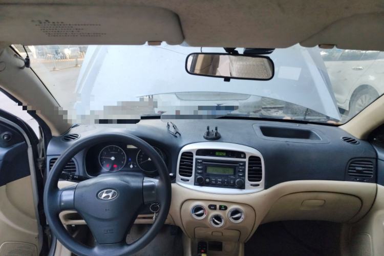 Used Hyundai Accent 2008 1.4 Manual Comfort Edition Center Console