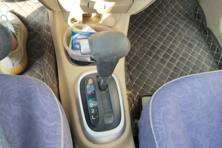 Used Hyundai Accent 2008 1.4 Automatic Comfort Edition Gear Lever