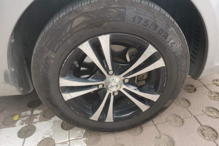 Used Hyundai Accent 2008 1.4 Manual Comfort Edition Right Front Wheel Hub