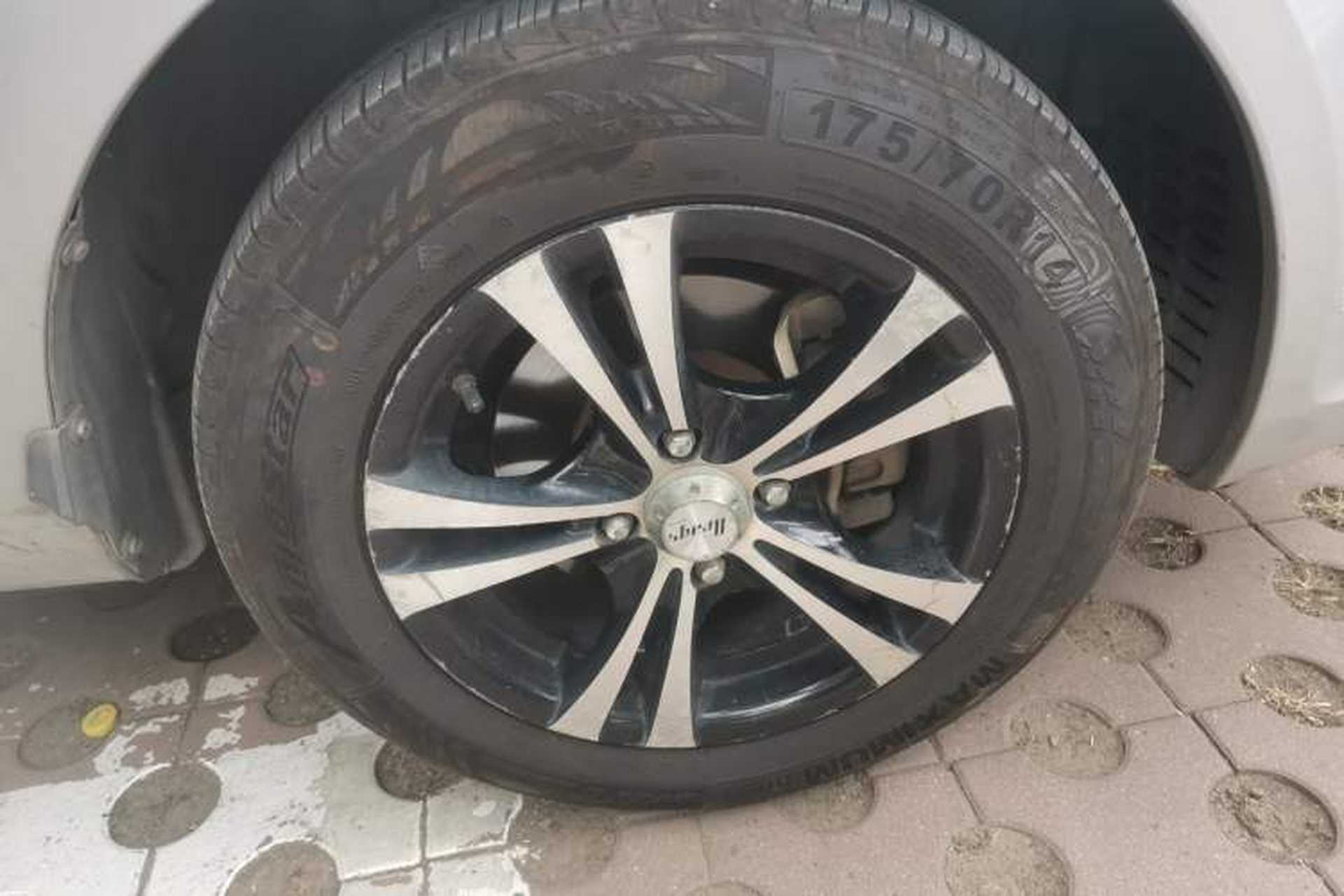 Used Hyundai Accent 2008 1.4 Manual Comfort Edition Right Front Wheel Hub
