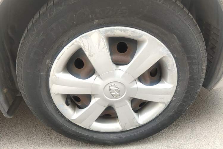 Used Hyundai Accent 2008 1.4 Manual Comfort Edition Right Front Wheel Hub