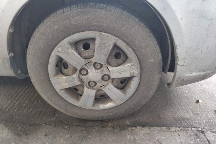 Used Hyundai Accent 2008 1.4 Manual Comfort Edition Right Front Wheel Hub