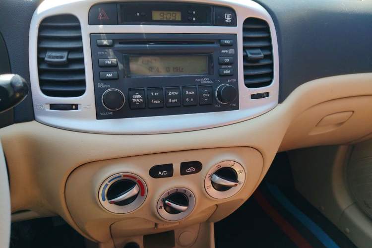 Used Hyundai Accent 2008 1.4 Automatic Comfort Edition Audio And AC Panel