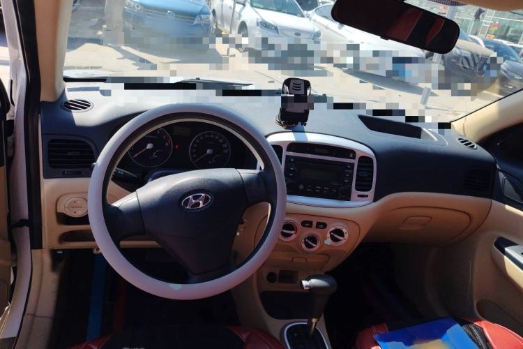 Used Hyundai Accent 2008 1.4 Automatic Comfort Edition Center Console
