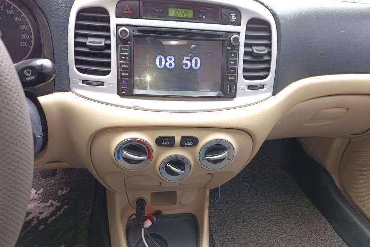 Used Hyundai Accent 2009 1.4 Manual Comfort Navigation Version Audio And AC Panel