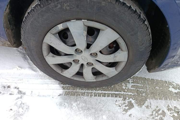 Used Hyundai Accent 2009 1.4 Manual Comfort Navigation Version Right Front Wheel Hub