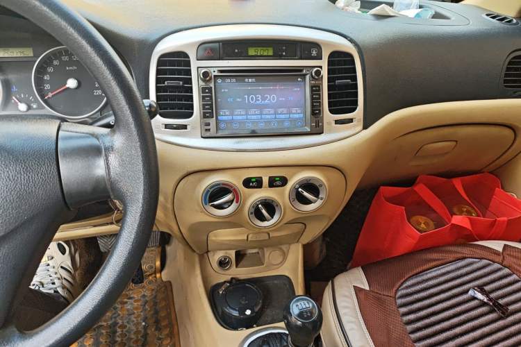 Used Hyundai Accent 2009 1.4 Manual Comfort Navigation Version Audio And AC Panel