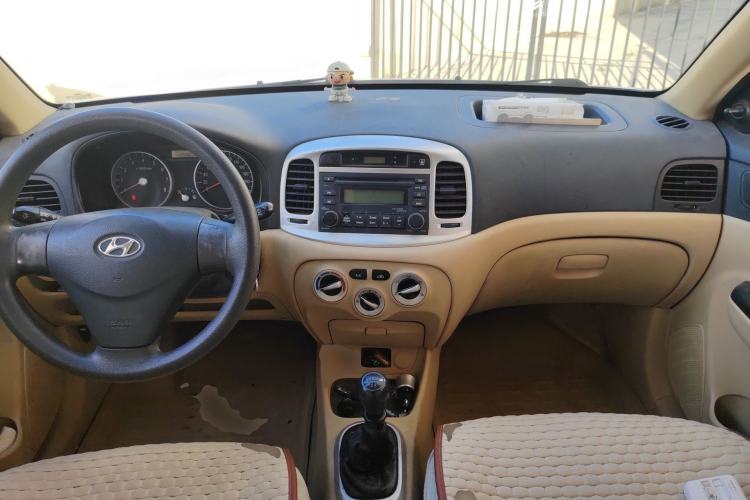 Used Hyundai Accent 2009 1.4 Manual Comfort Navigation Version Center Console