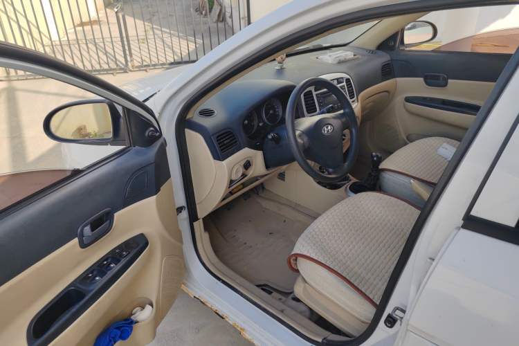 Used Hyundai Accent 2009 1.4 Manual Comfort Navigation Version Driver Seat