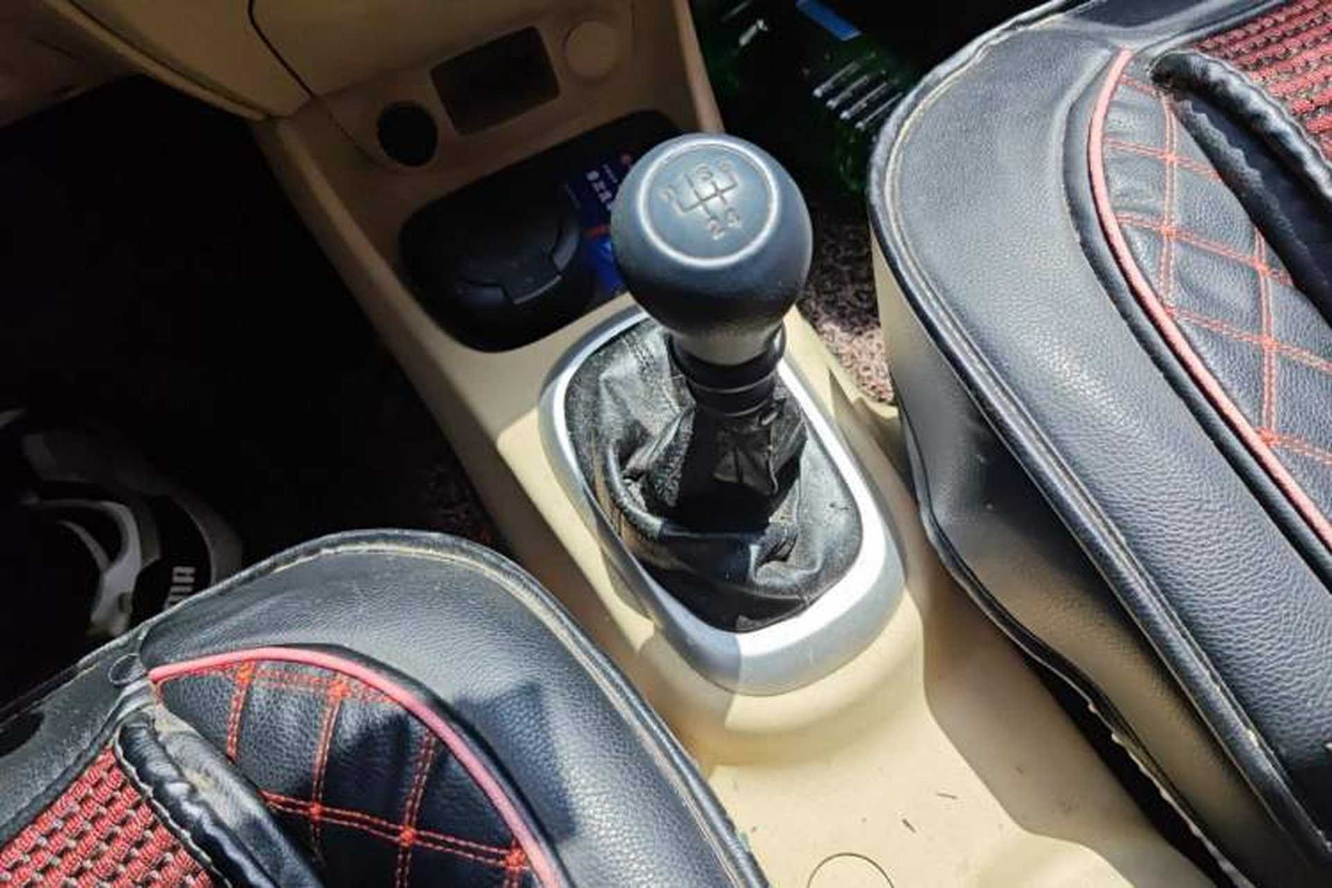 Used Hyundai Accent 2011 1.4 Manual Comfort Version Gear Lever