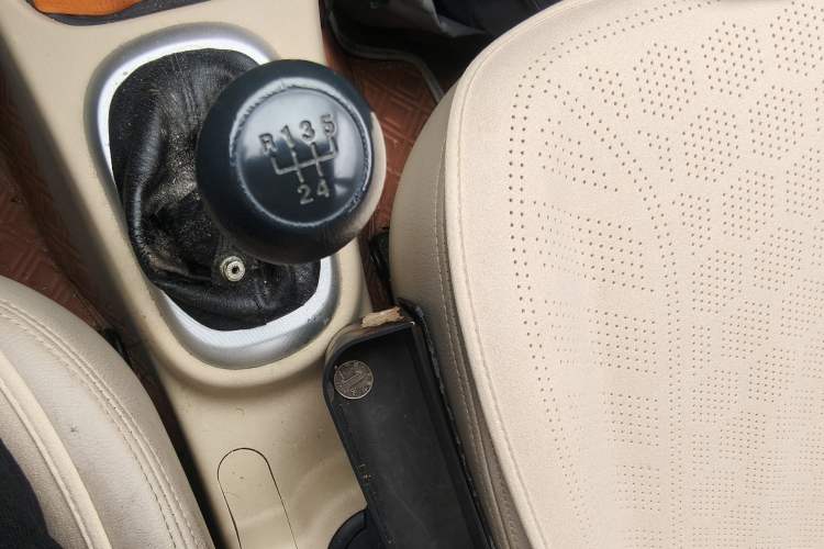 Used Hyundai Accent 2011 1.4 Manual Comfort Version Gear Lever
