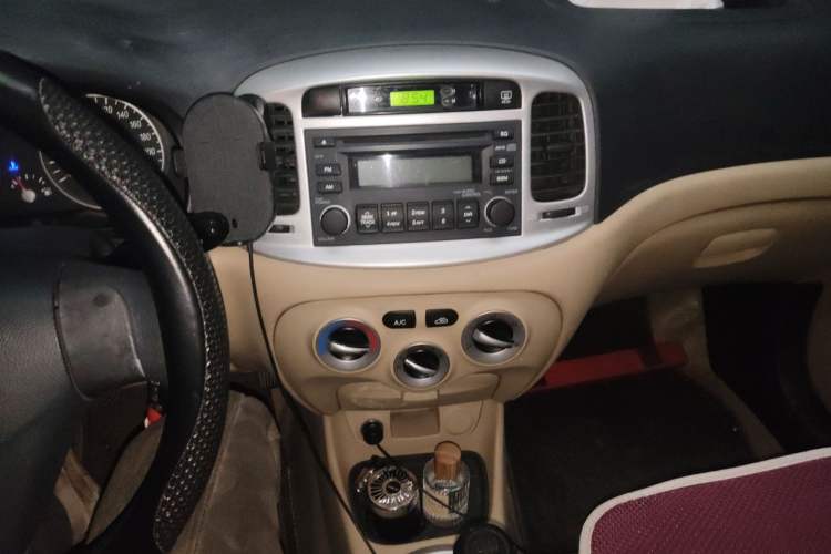 Used Hyundai Accent 2011 1.4 Manual Comfort Version Audio And AC Panel