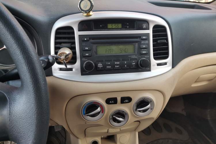 Used Hyundai Accent 2011 1.4 Manual Comfort Version Audio And AC Panel