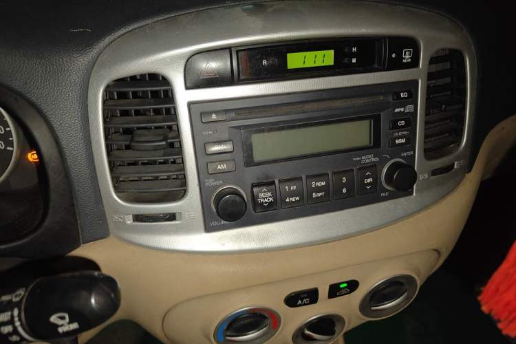 Used Hyundai Accent 2011 1.4 Manual Comfort Version Audio And AC Panel