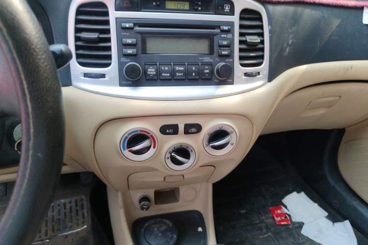 Used Hyundai Accent 2011 1.4 Manual Economy Version Audio And AC Panel