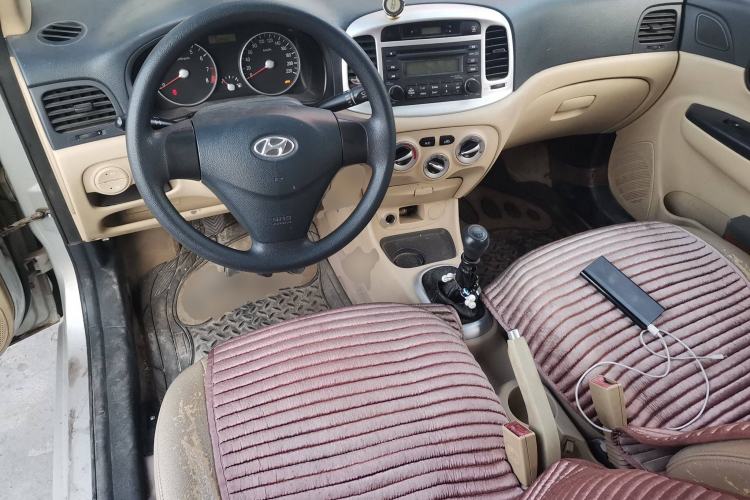 Used Hyundai Accent 2011 1.4 Manual Comfort Version Center Console