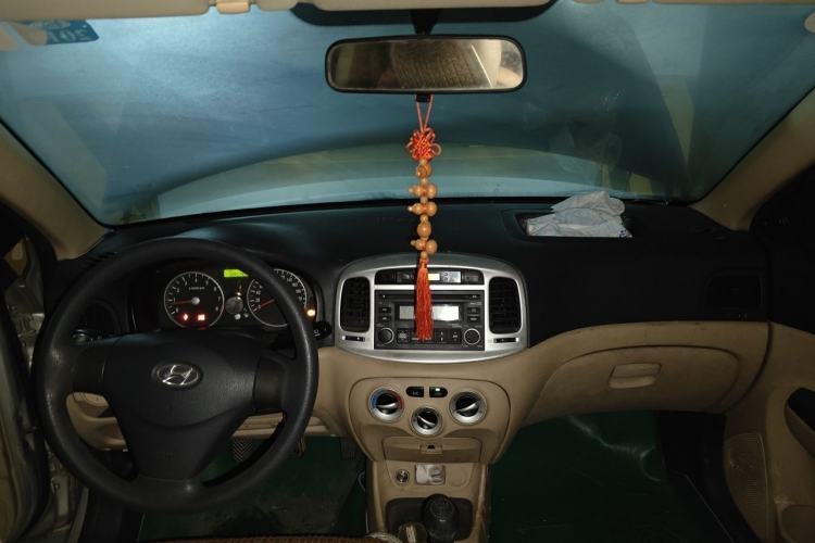 Used Hyundai Accent 2011 1.4 Manual Comfort Version Center Console