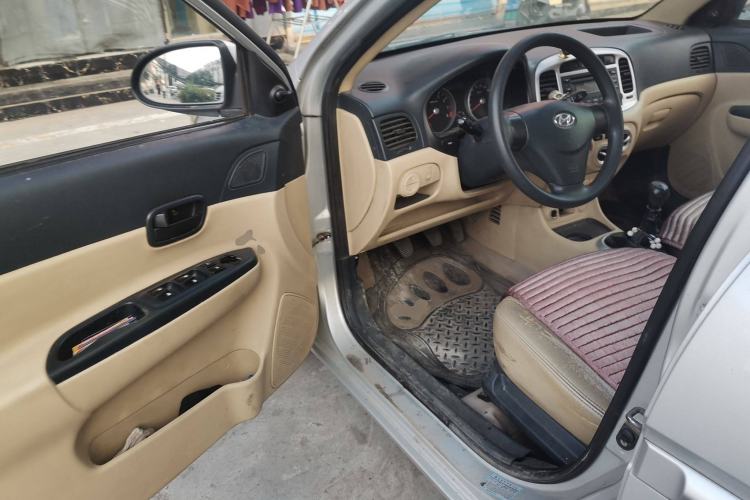 Used Hyundai Accent 2011 1.4 Manual Comfort Version Driver Seat
