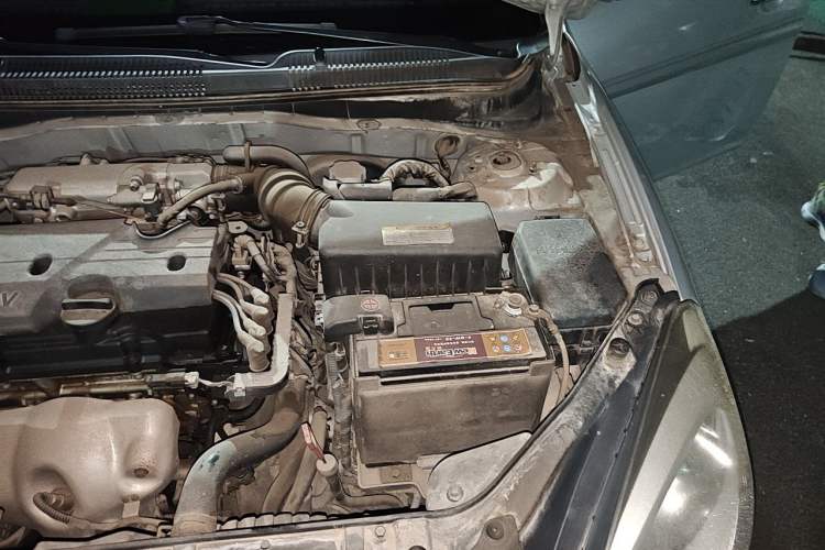 Used Hyundai Accent 2011 1.4 Automatic Comfort Model Engine Bay Left