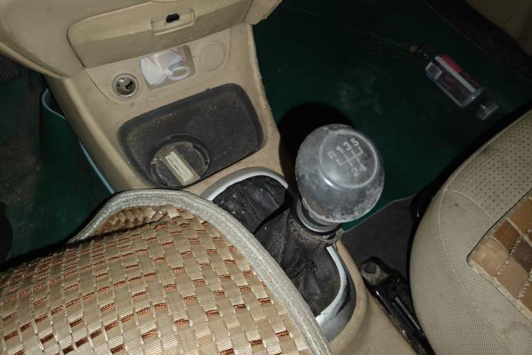 Used Hyundai Accent 2011 1.4 Manual Comfort Version Gear Lever