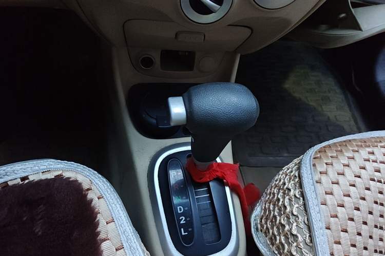 Used Hyundai Accent 2011 1.4 Automatic Comfort Model Gear Lever