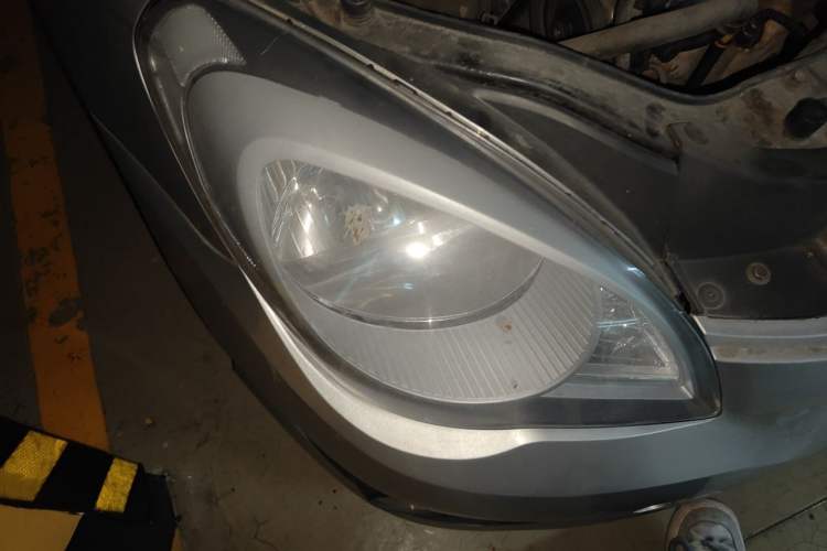 Used Hyundai Accent 2011 1.4 Manual Comfort Version Right Front Headlight