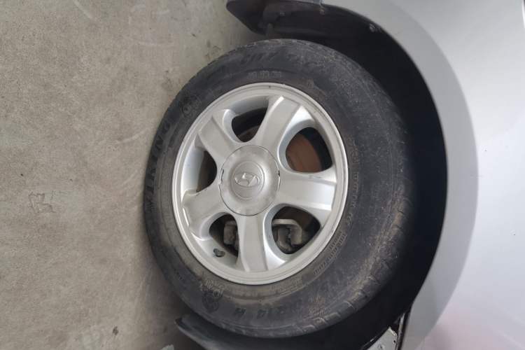Used Hyundai Accent 2011 1.4 Manual Comfort Version Right Front Wheel Hub
