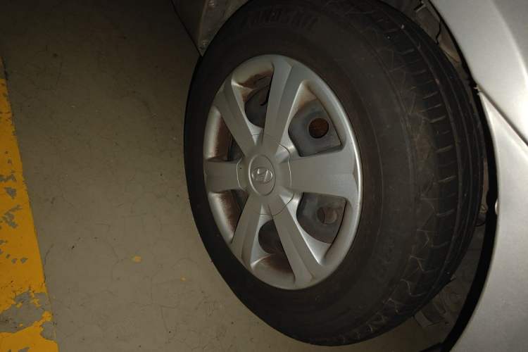 Used Hyundai Accent 2011 1.4 Manual Comfort Version Right Front Wheel Hub