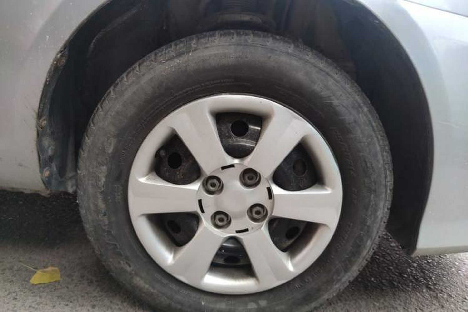 Used Hyundai Accent 2011 1.4 Manual Economy Version Right Front Wheel Hub